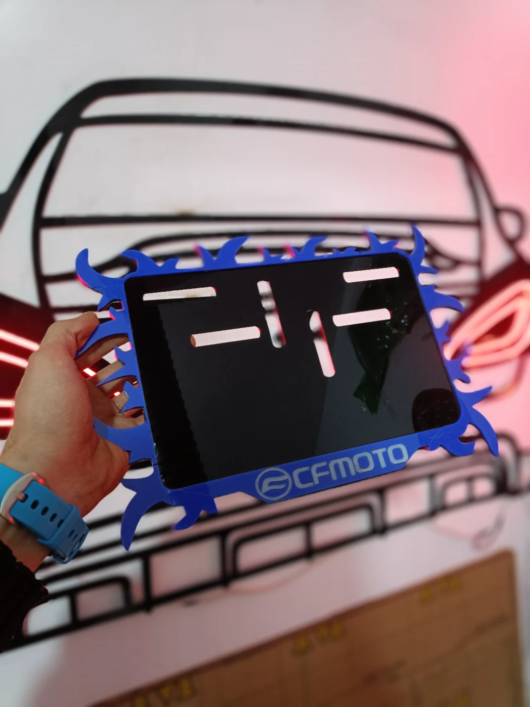 تفاصيل إطار لوحة دراجة بتصميم CFMOTO