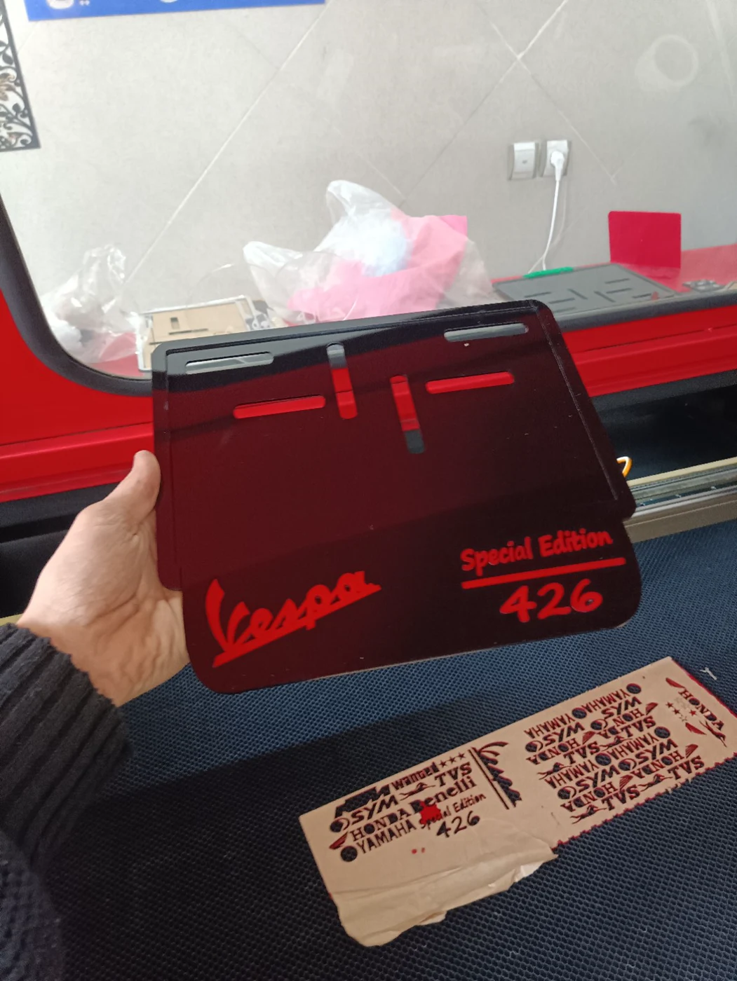 جزئیات قاب پلاک موتور طرح Vespa 426